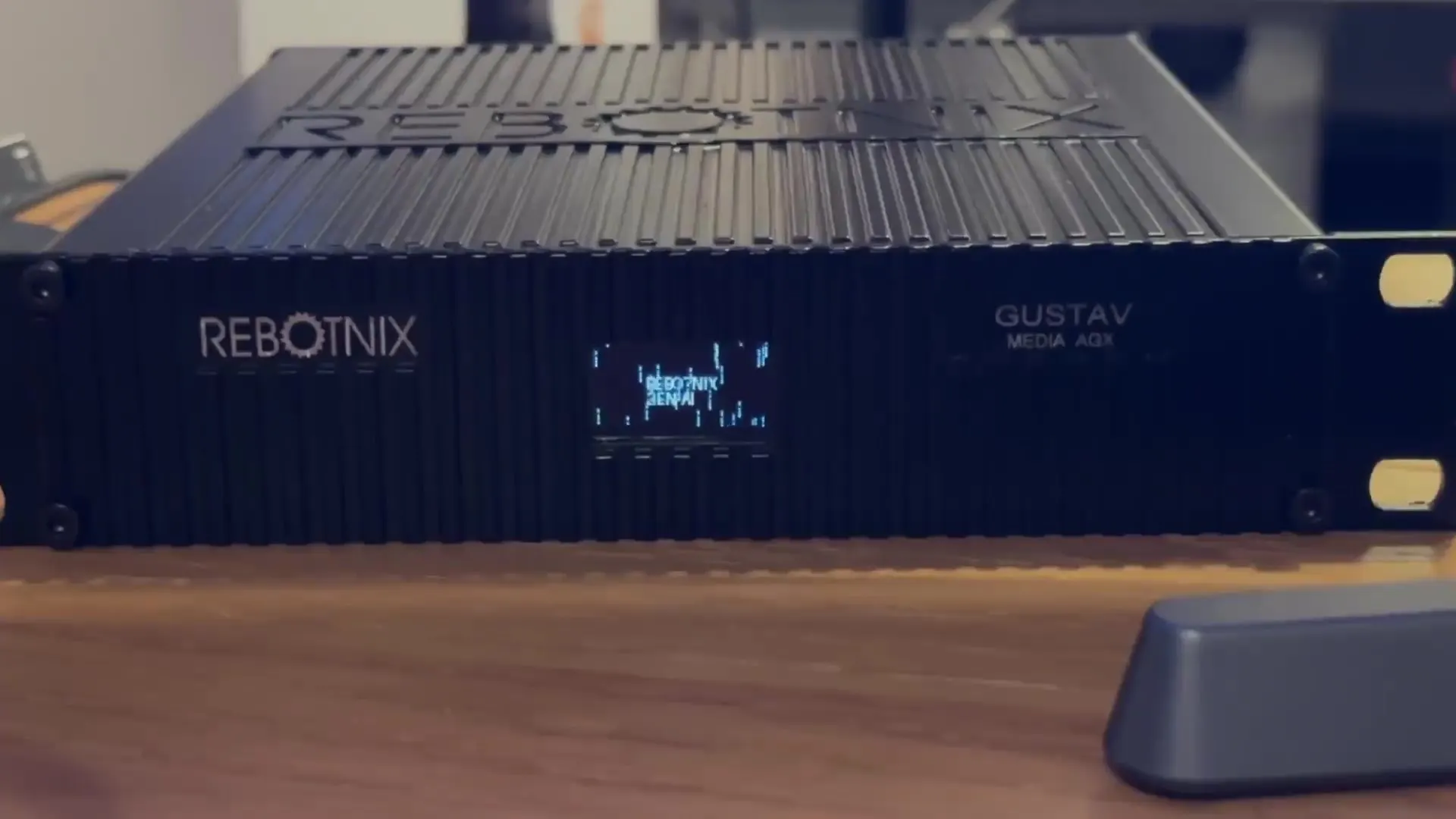 GUSTAV edge device for local processing